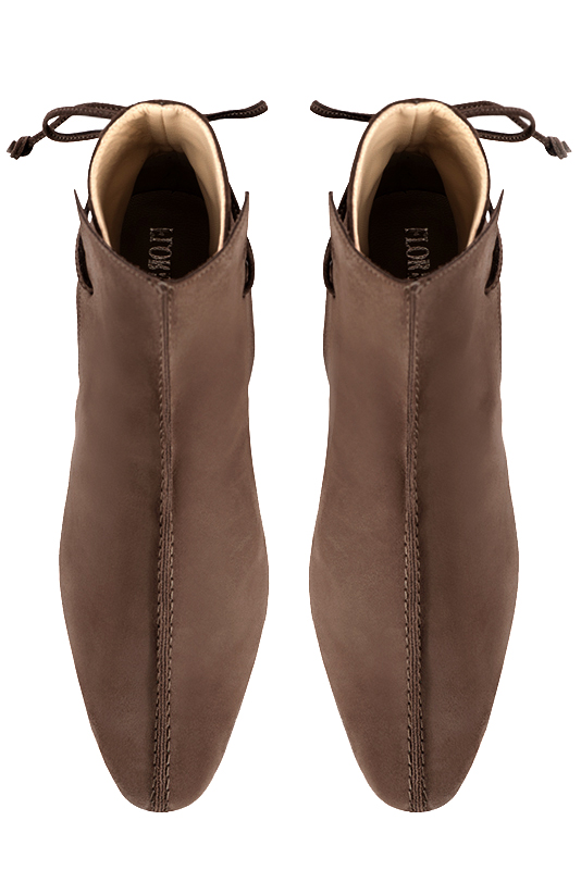 Chocolate brown women's ankle boots with laces at the back. Round toe. Low block heels. Top view - Florence KOOIJMAN